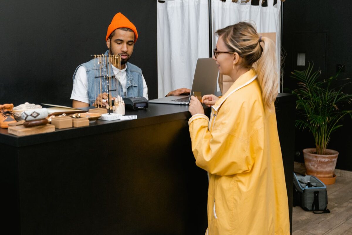 Gathering Insights: The Role of Customer Reviews in Crafting Memorable Loyalty Program Experiences